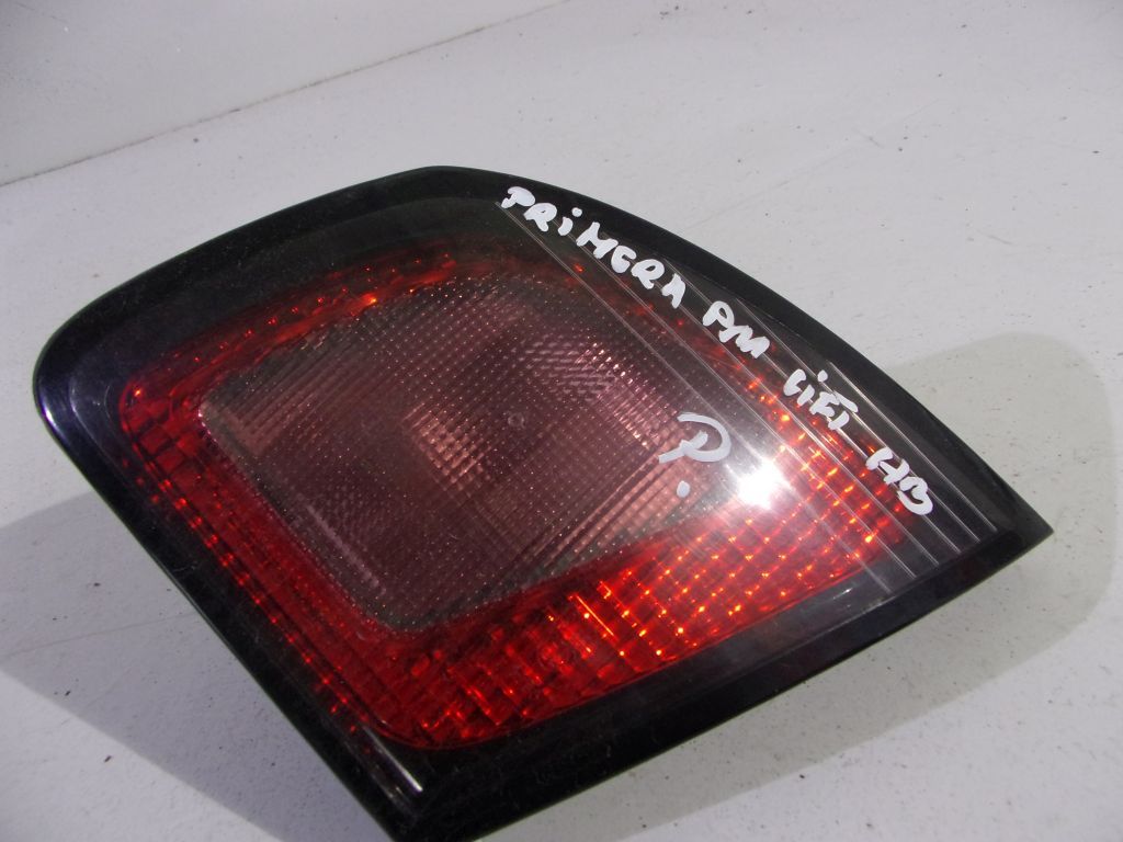 Nissan Primera P11 lift HB lampa prawa tylna w klapę