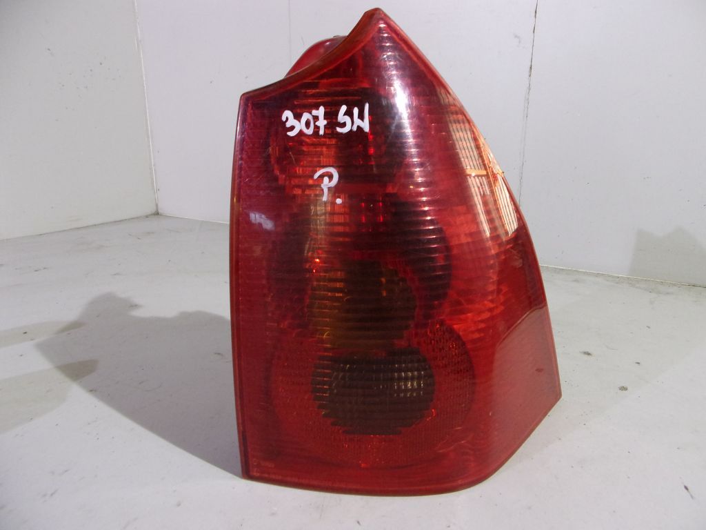Peugeot 307 SW lampa prawa tylna