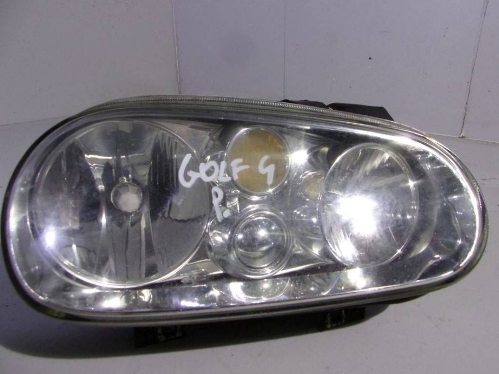 VW Golf IV lampa prawa przód