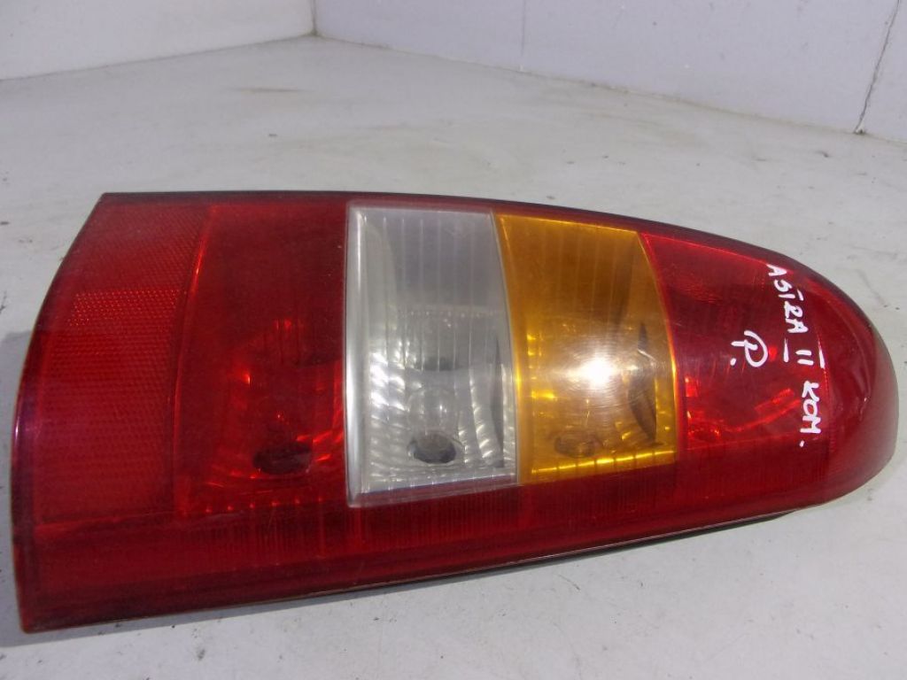 Opel Astra II kombi lampa prawa tylna