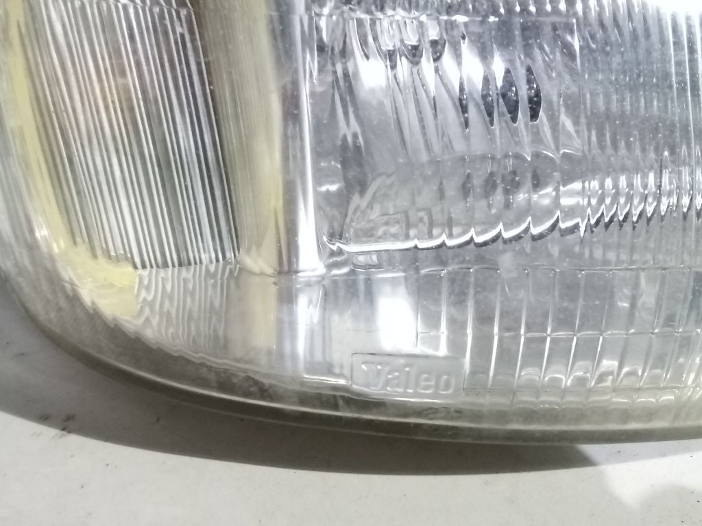 Opel Corsa B lampa prawa przód