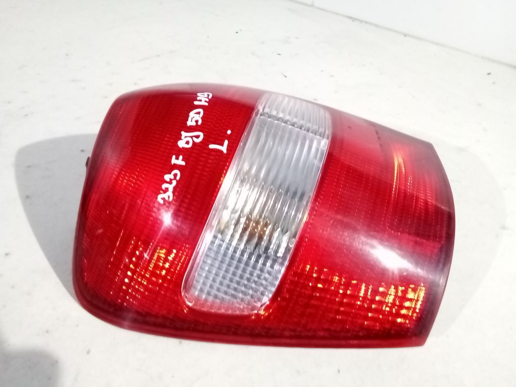 Mazda 323F BJ lampa lewa tylna