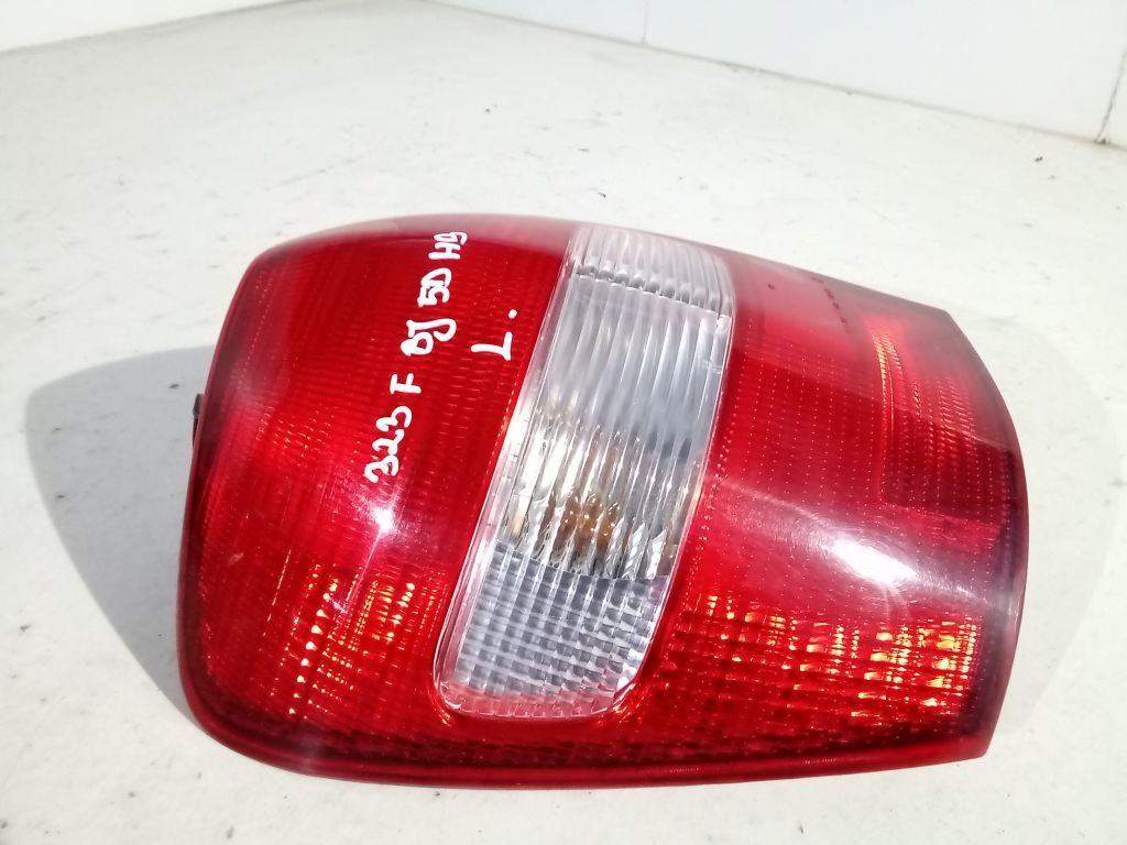 Mazda 323F BJ lampa lewa tylna